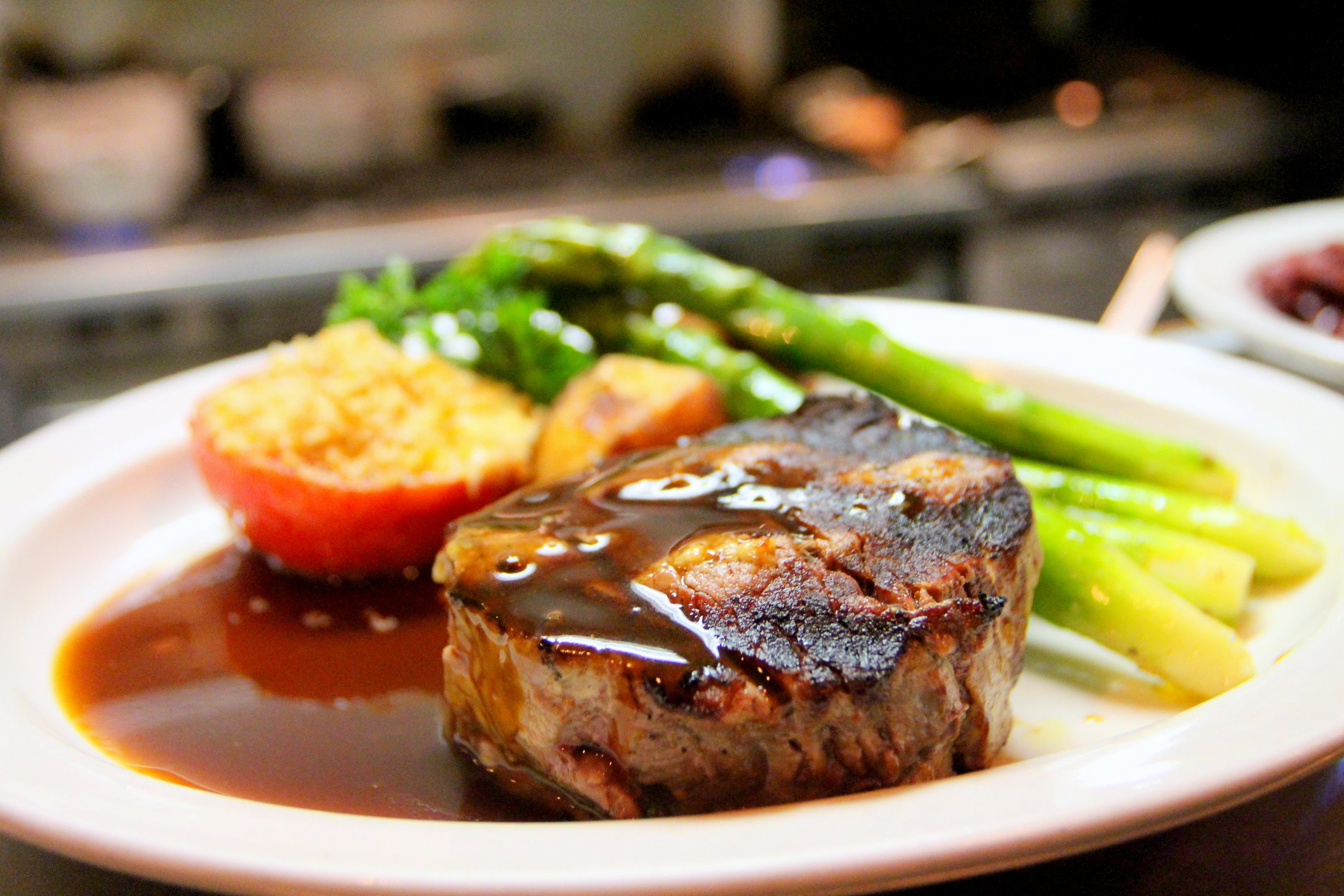 asparagus grilled beef steak